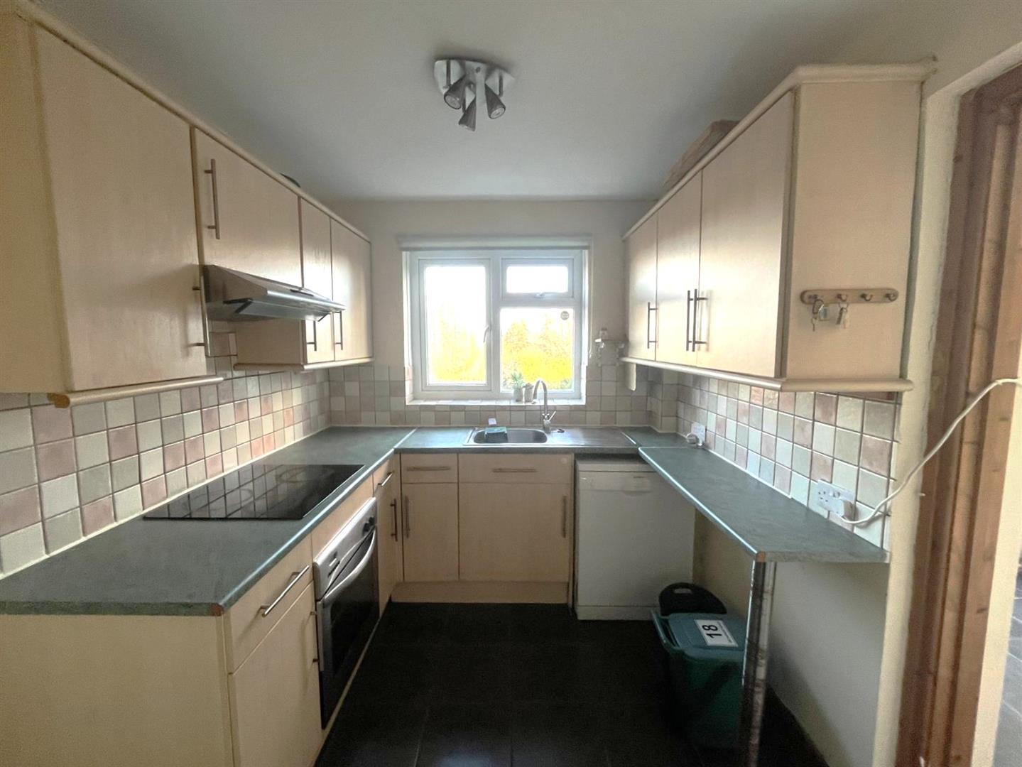 Vicarage Road, Morriston, Swansea, SA6 6DH